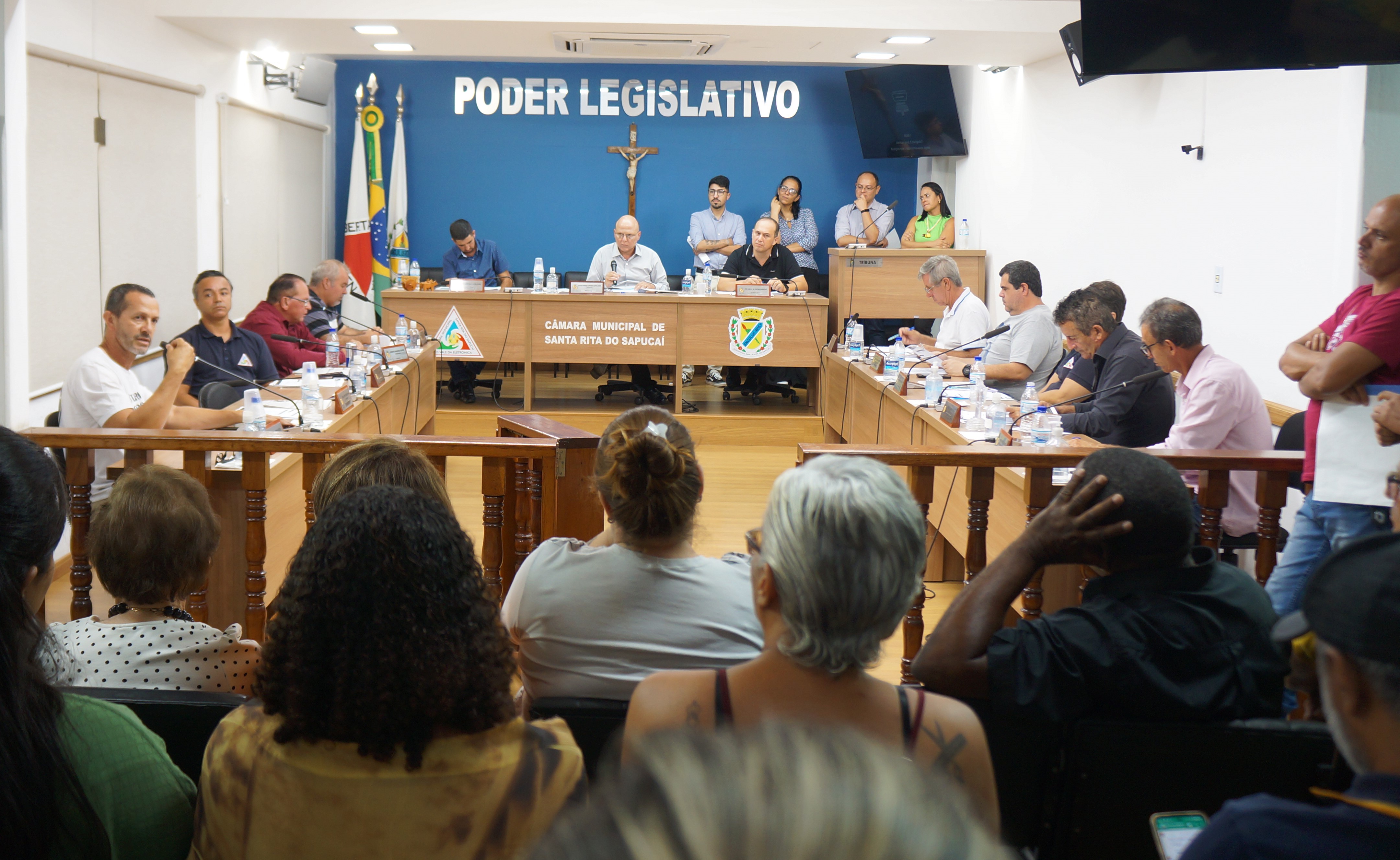 Autistas e gastos com frota pautam abertura do ano legislativo