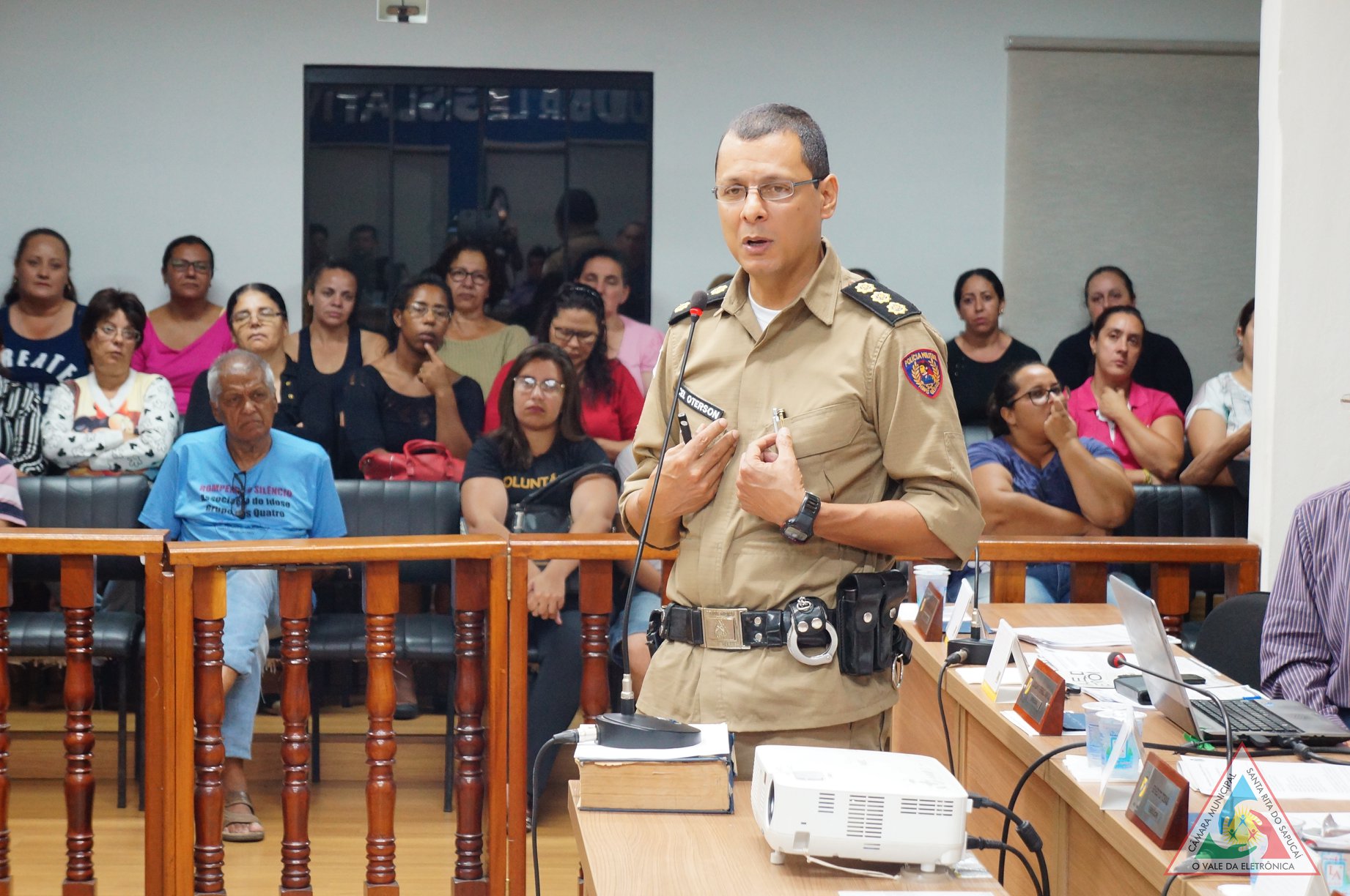 Comandante da 17ª Região participa de reunião na Câmara Municipal