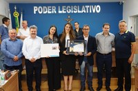 Câmara homenageia Sebrae e atualiza política para infância e adolescência