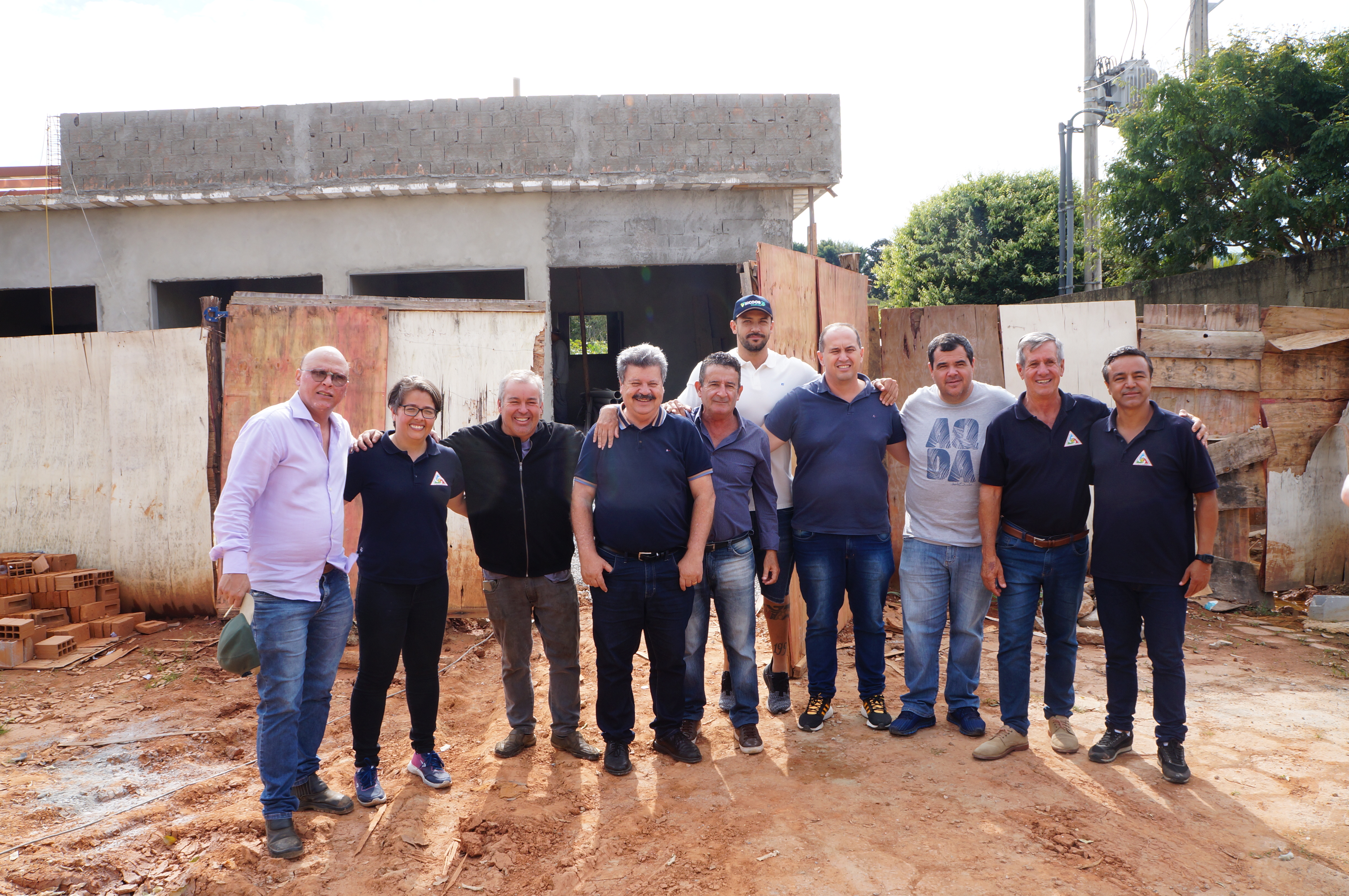 Comitiva da Câmara Municipal acompanha prefeito em visita a obras