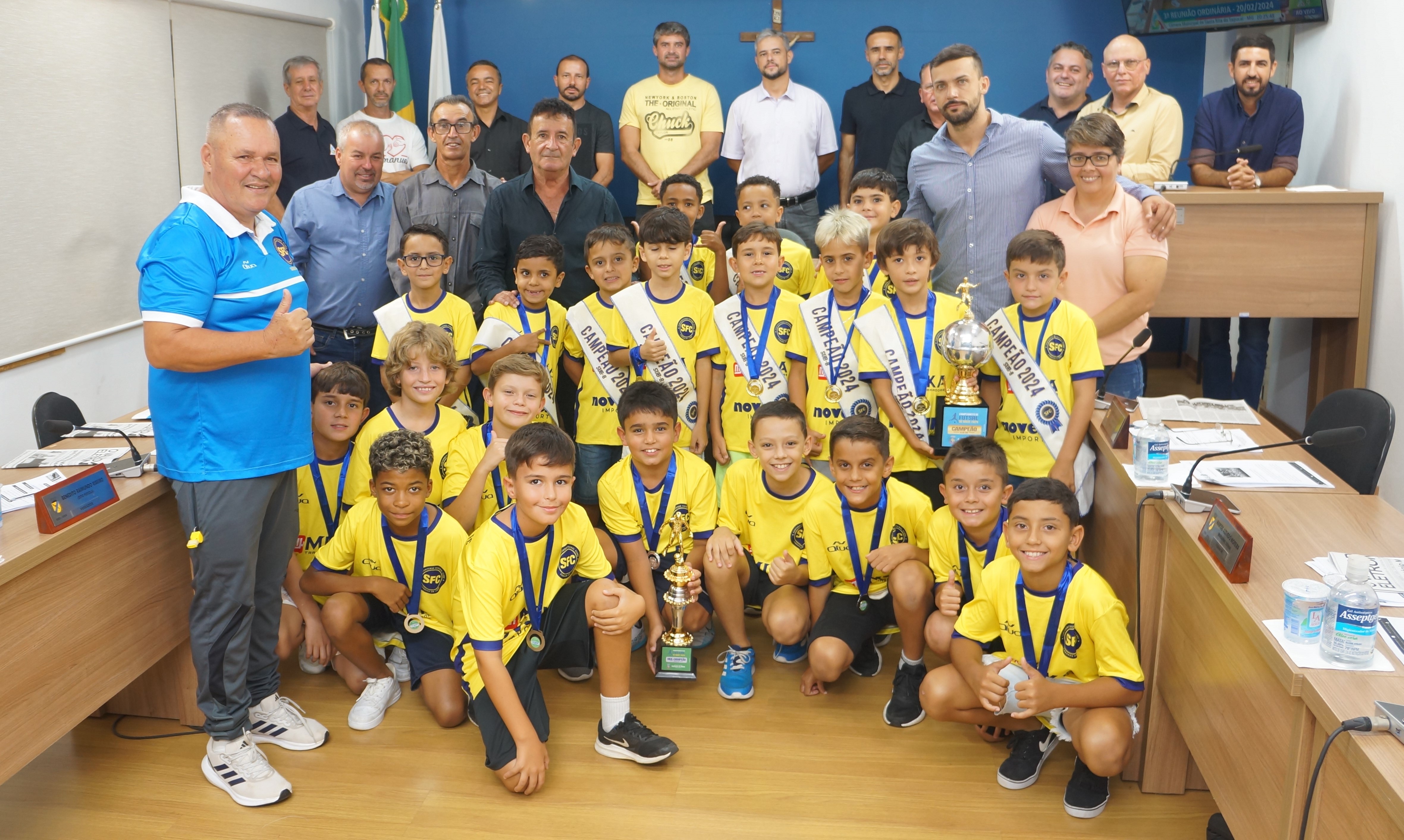 Proibição de fogos, reajuste salarial e campeões de futsal mobilizam plenário